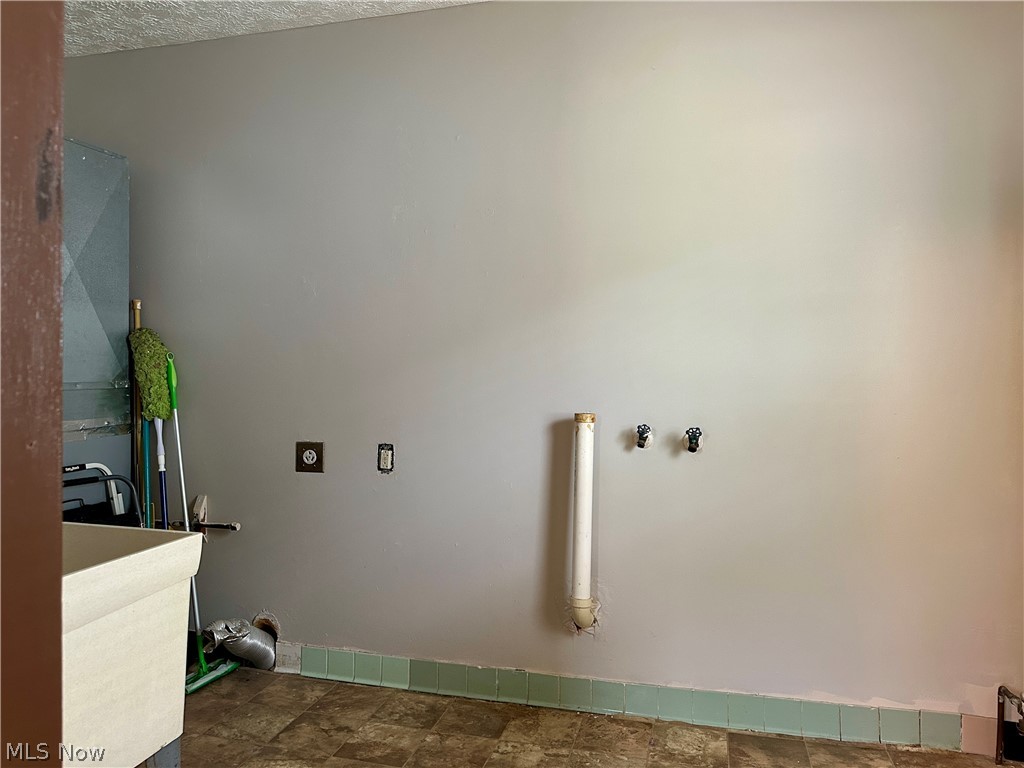 4823 Dunsmore Avenue Ashtabula OH 44004