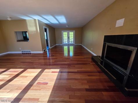 22133 S Woodland Shaker Heights OH 44122