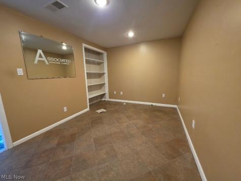 22133 S Woodland Shaker Heights OH 44122