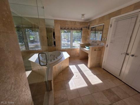 22133 S Woodland Shaker Heights OH 44122