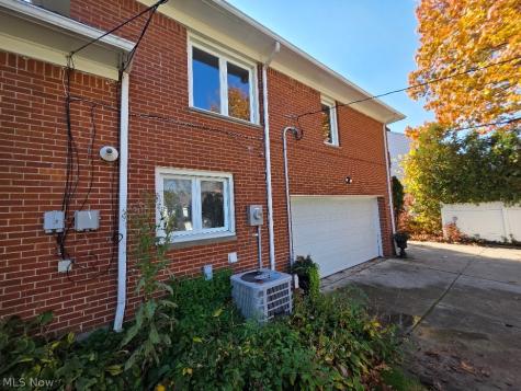 22133 S Woodland Shaker Heights OH 44122