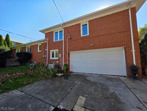 22133 S Woodland Shaker Heights OH 44122