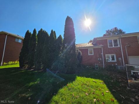 22133 S Woodland Shaker Heights OH 44122