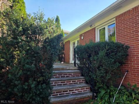 22133 S Woodland Shaker Heights OH 44122