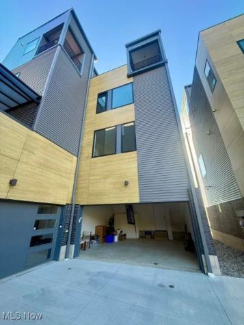 1495 Superior Avenue E Cleveland OH 44114