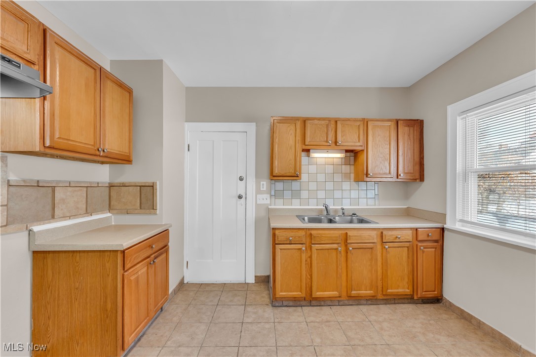 11913 Buckingham Avenue Cleveland OH 44120