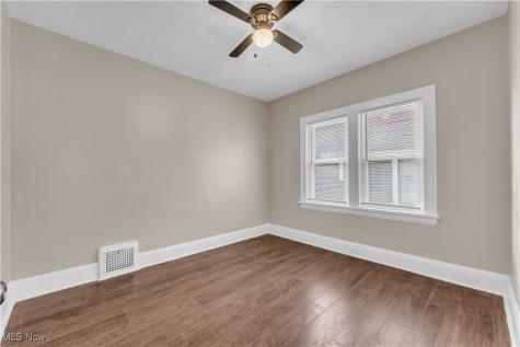 11913 Buckingham Avenue Cleveland OH 44120