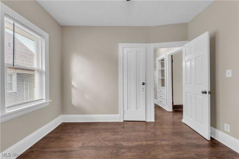 11913 Buckingham Avenue Cleveland OH 44120