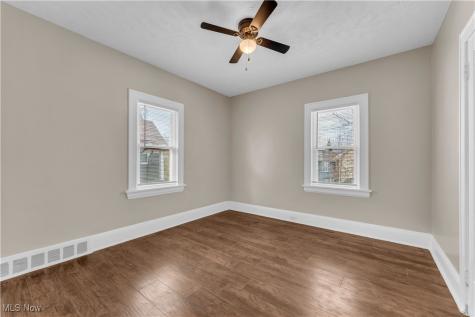 11913 Buckingham Avenue Cleveland OH 44120