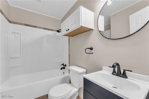 11913 Buckingham Avenue Cleveland OH 44120