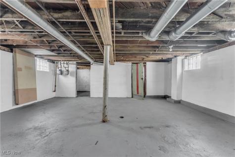 11913 Buckingham Avenue Cleveland OH 44120