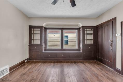 11913 Buckingham Avenue Cleveland OH 44120