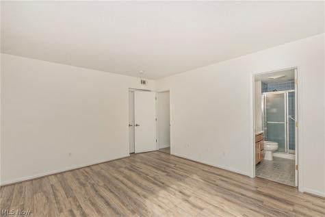 26101 Village Lane Beachwood OH 44122