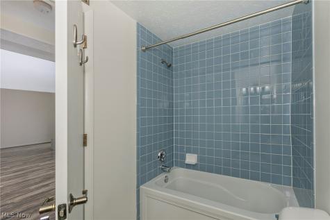 26101 Village Lane Beachwood OH 44122