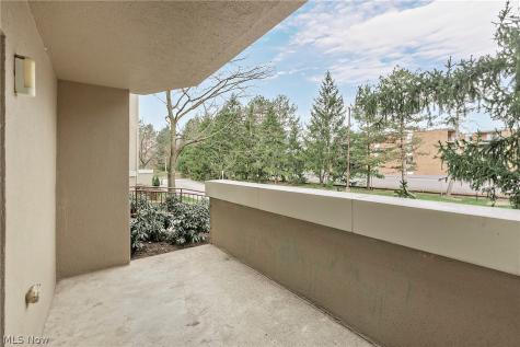 26101 Village Lane Beachwood OH 44122