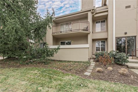 26101 Village Lane Beachwood OH 44122