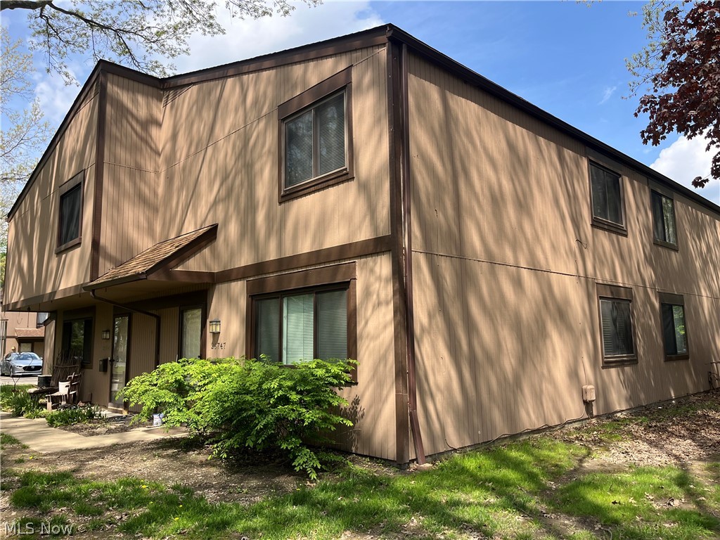 26747 Lake Of The Falls Road Olmsted Falls OH 44138