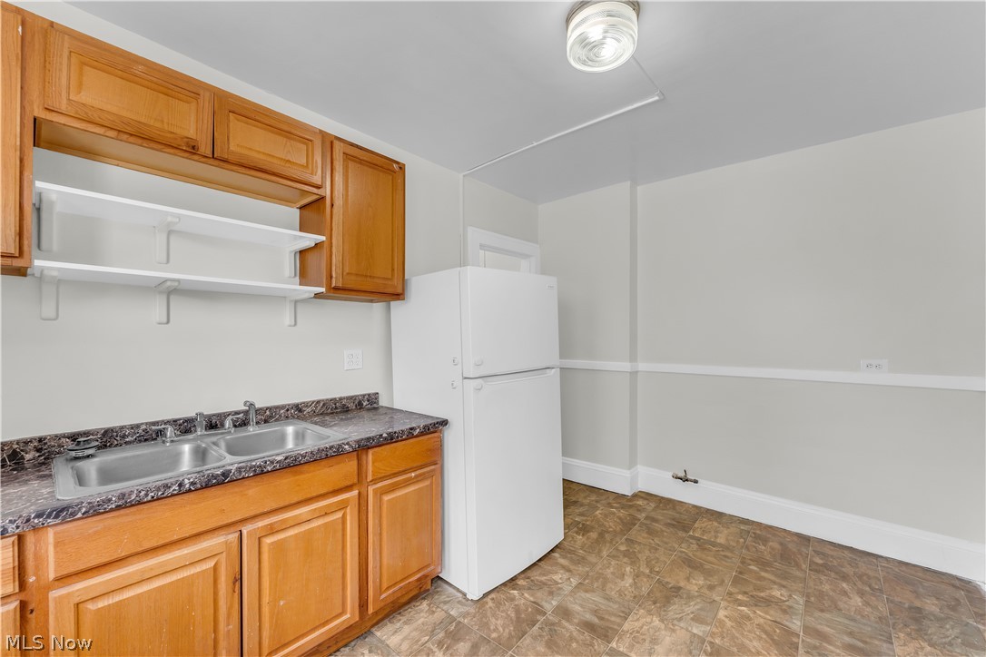 954 E 239th Street Euclid OH 44123