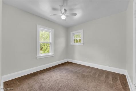 954 E 239th Street Euclid OH 44123