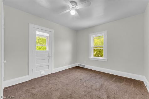 954 E 239th Street Euclid OH 44123