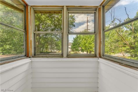 954 E 239th Street Euclid OH 44123