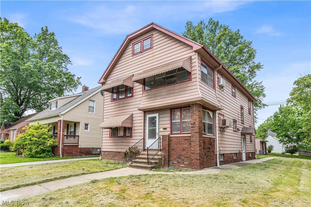954 E 239th Street Euclid OH 44123