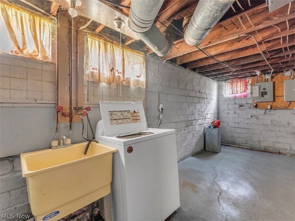 954 E 239th Street Euclid OH 44123