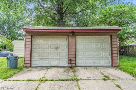 954 E 239th Street Euclid OH 44123