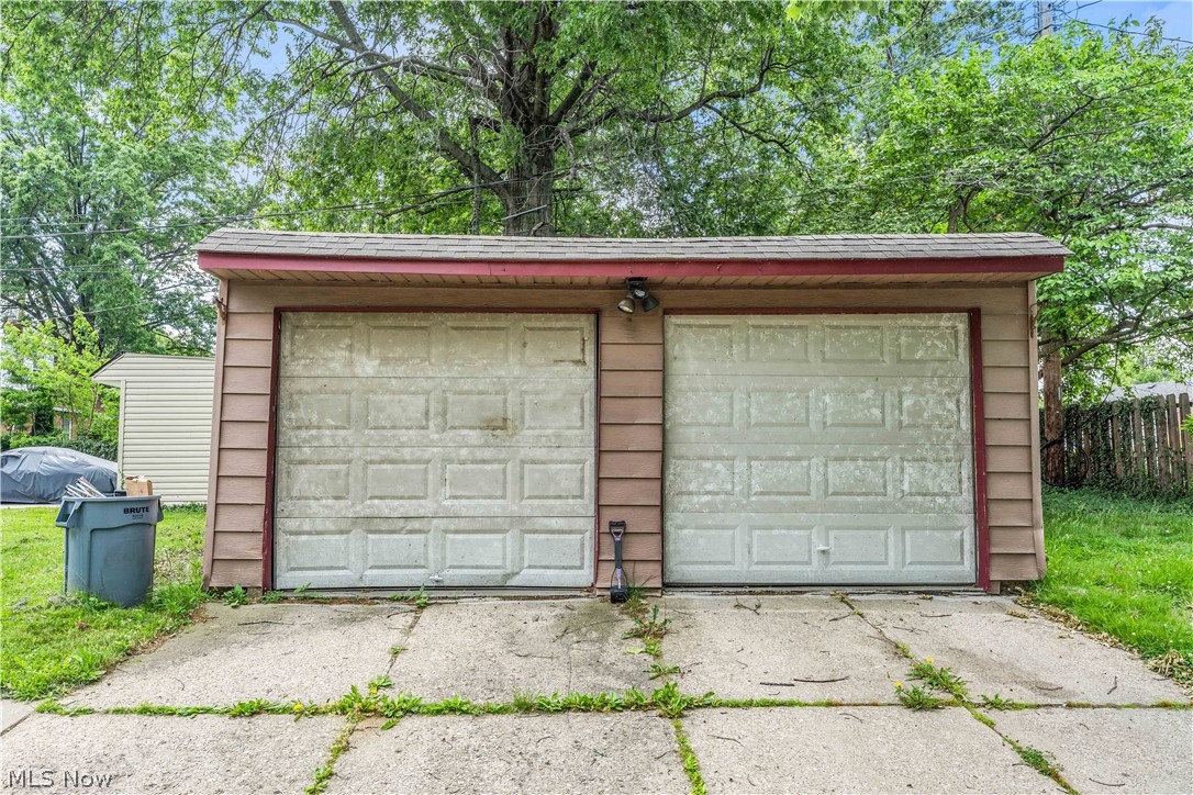 954 E 239th Street Euclid OH 44123