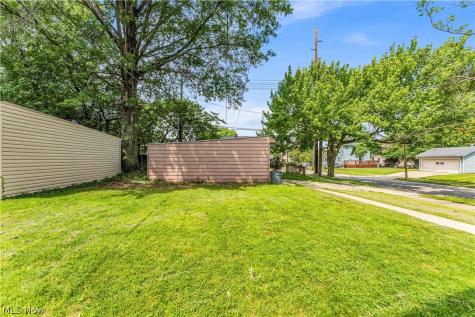 954 E 239th Street Euclid OH 44123