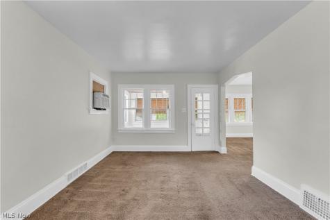 954 E 239th Street Euclid OH 44123