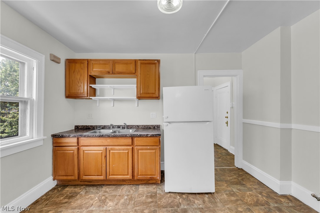 954 E 239th Street Euclid OH 44123