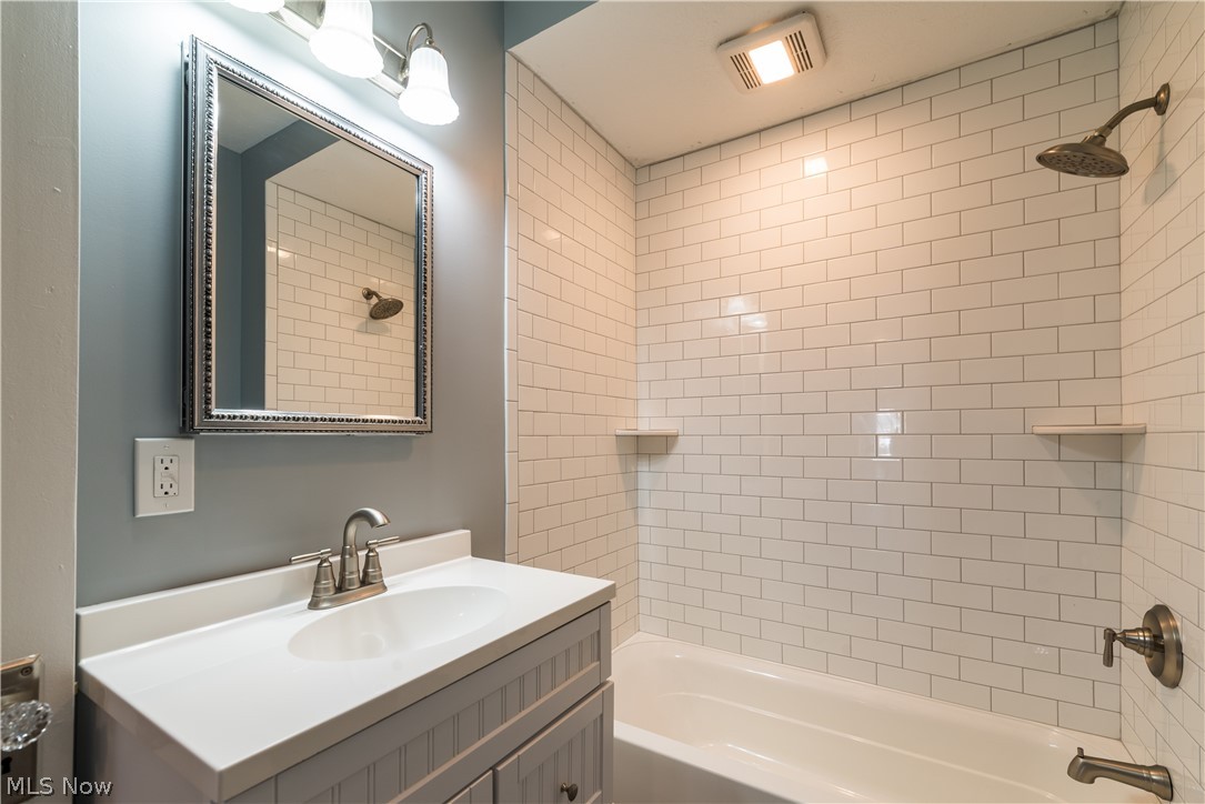 2970 Edgehill Road Cleveland Heights OH 44118