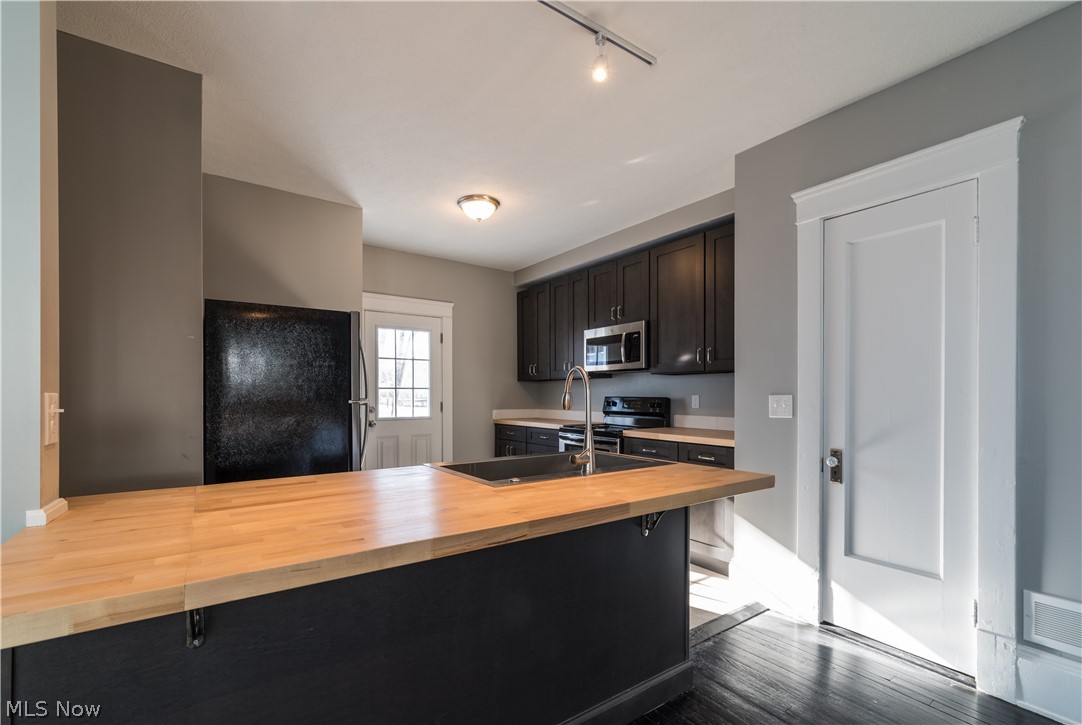 2970 Edgehill Road Cleveland Heights OH 44118