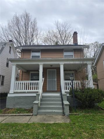 905 Selwyn Cleveland OH 44112