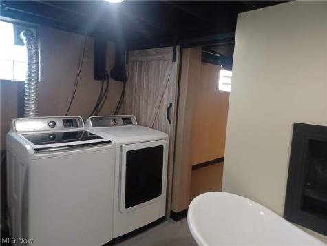 937 Mathews Youngstown OH 44512