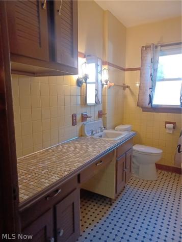937 Mathews Youngstown OH 44512