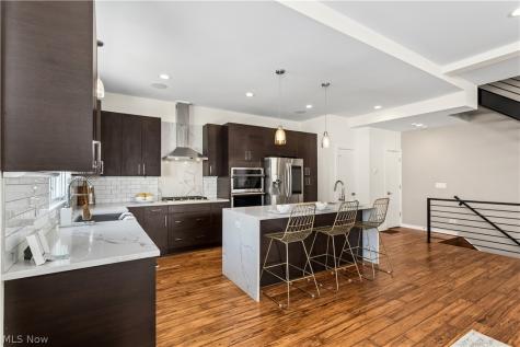 706 University Court Cleveland OH 44113