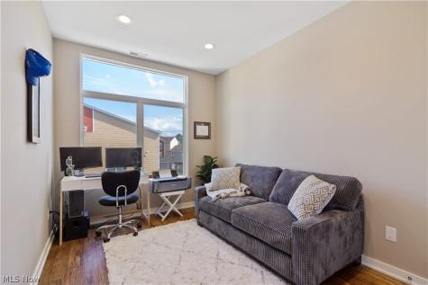 706 University Court Cleveland OH 44113