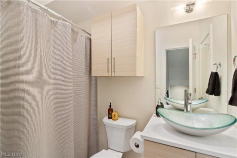 706 University Court Cleveland OH 44113