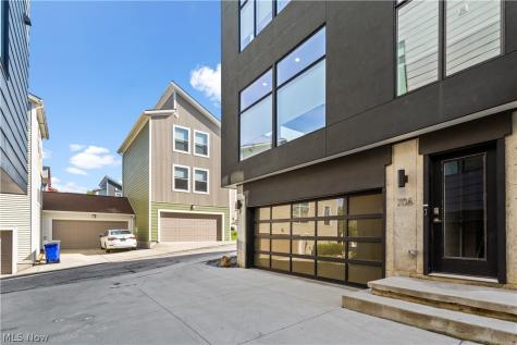 706 University Court Cleveland OH 44113