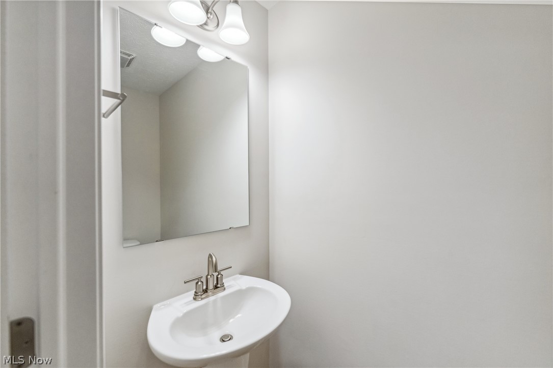 1209 Elowen Way Green OH 44685
