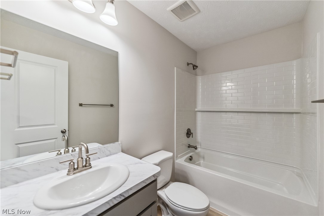 1209 Elowen Way Green OH 44685
