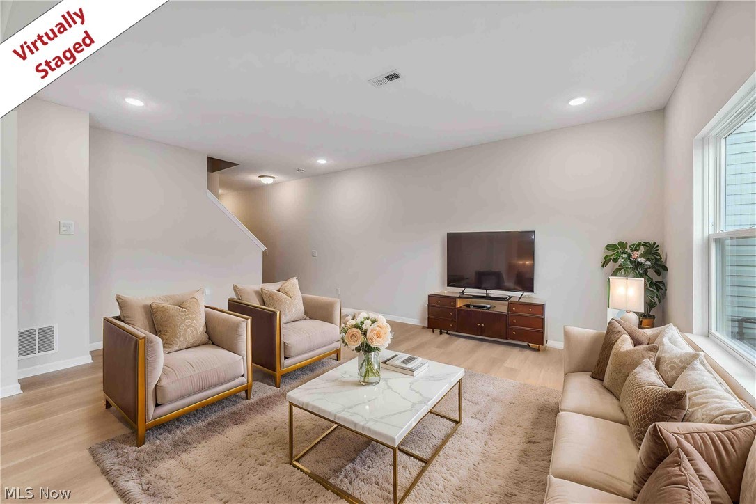 1209 Elowen Way Green OH 44685