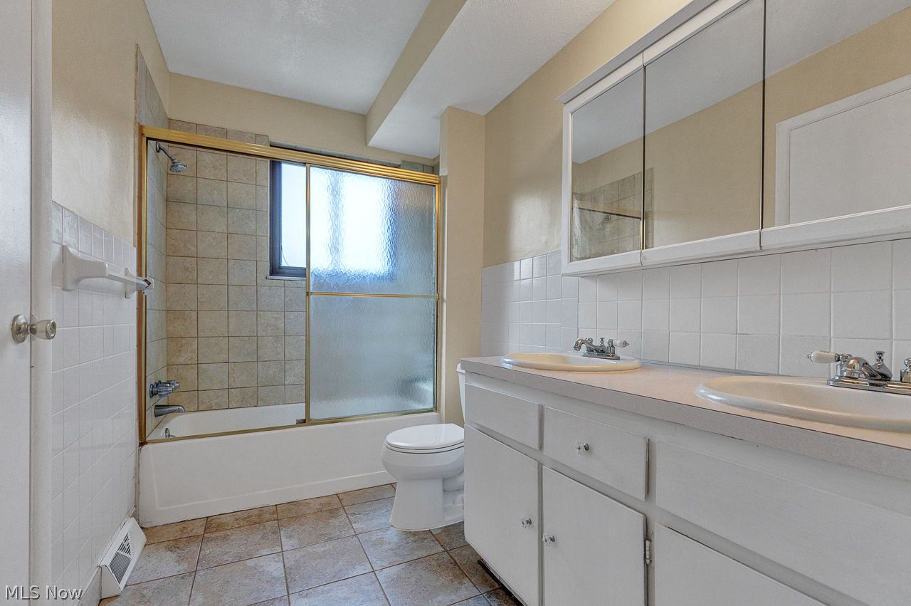 24597 Clareshire Drive North Olmsted OH 44070