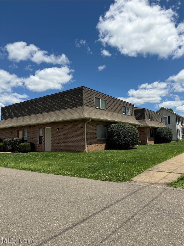49 W 8th Street Dresden OH 43821