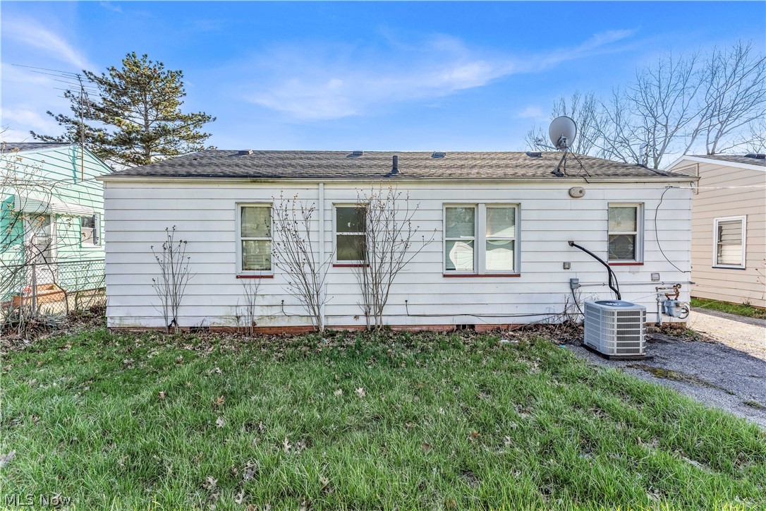 2521 Greenvale Road Cleveland OH 44121