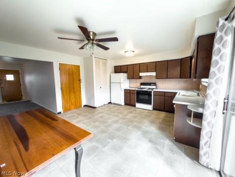 3853-3857 Seneca Street Stow OH 44224