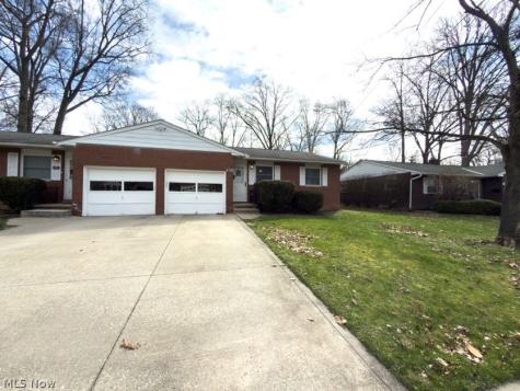 3853-3857 Seneca Street Stow OH 44224
