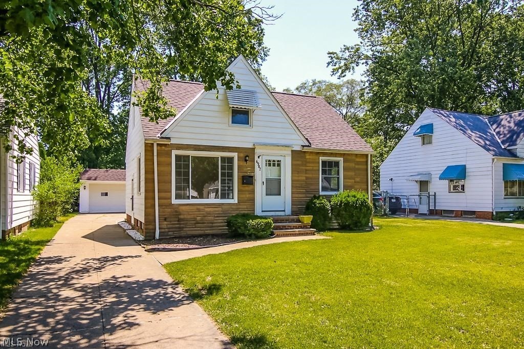 6987 Greenleaf Avenue Parma Heights OH 44130